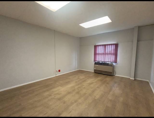 1,100M² WAREHOUSE TO LET IN MAXMEAD
